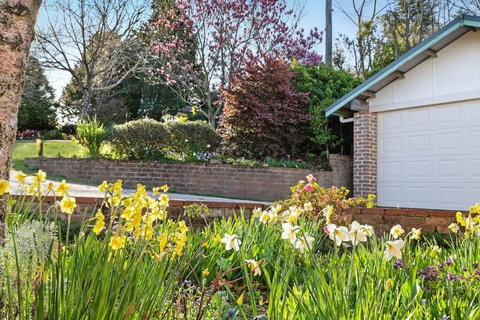 Azimuth - Spacious Family Retreat With City Views - Holiday Sunshine Coast 2