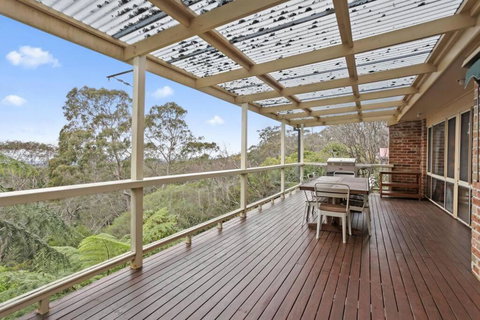 Azimuth - Spacious Family Retreat With City Views - Holiday Sunshine Coast 3