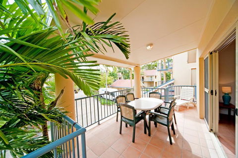 At Beach Court Holiday Villas - Holiday Sunshine Coast 1