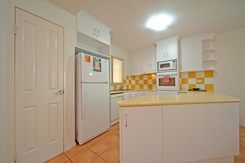 At Beach Court Holiday Villas - Holiday Sunshine Coast 4