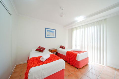 At Beach Court Holiday Villas - Holiday Sunshine Coast 3