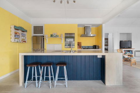 Avalon Vintage Beachside Family Getaway - Holiday Sunshine Coast 3