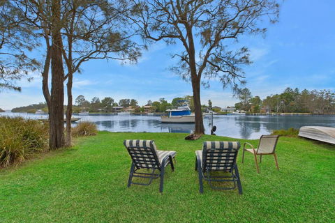 Aqua Adventures Retreat. Waterfront Playground - Holiday Sunshine Coast 0