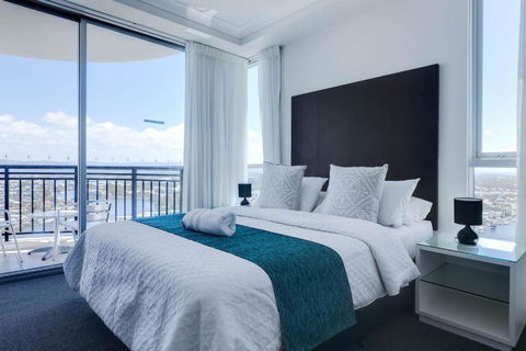 Apartment With Ocean Views - Holiday Sunshine Coast 3