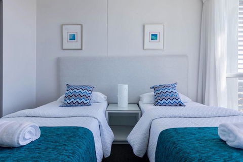 Apartment With Ocean Views - Holiday Sunshine Coast 4