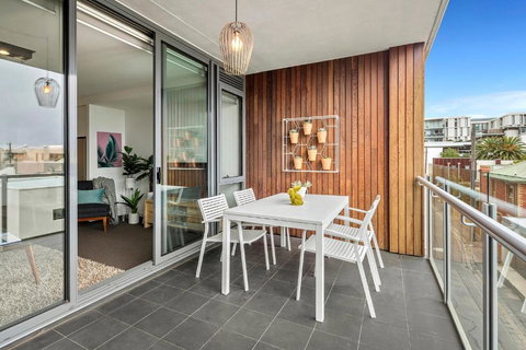 Beach Apartment Port Melbourne - Sunshine Coast Tourism 2