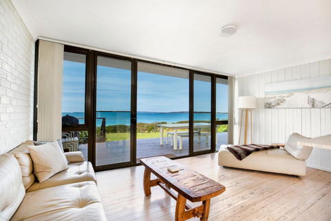 Azure Absolute Beachfront I Pet Friendly - Holiday Sunshine Coast 1