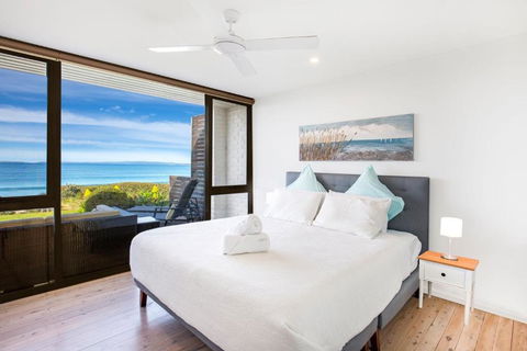 Azure Absolute Beachfront I Pet Friendly - Holiday Sunshine Coast 4