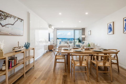 Azure Oceanside Apartment At Kings Beach - Holiday Sunshine Coast 4