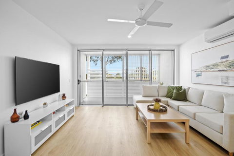 Azure River Side Townhouse - Holiday Sunshine Coast 2
