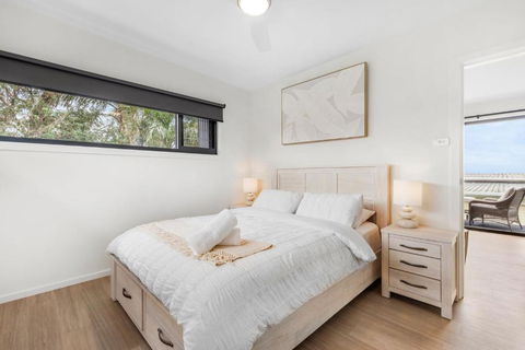 Azure Studio - Ocean Glimpses - 3 Mins Walk To Beach - Holiday Sunshine Coast 2