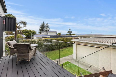 Azure Studio - Ocean Glimpses - 3 Mins Walk To Beach - Holiday Sunshine Coast 0