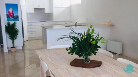 Azure Vista - Holiday Sunshine Coast 4