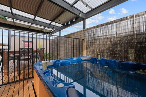 Back Beach Oasis - Sunshine Coast Tourism 0