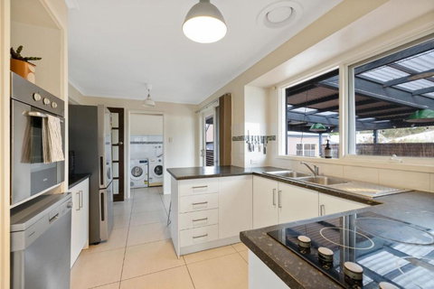 Back Beach Oasis - Sunshine Coast Tourism 2