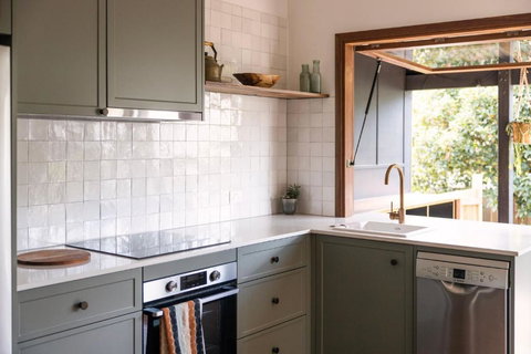 Back Beach Villa - Sunshine Coast Tourism 0