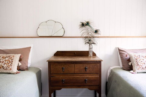 Back Beach Villa - Sunshine Coast Tourism 1