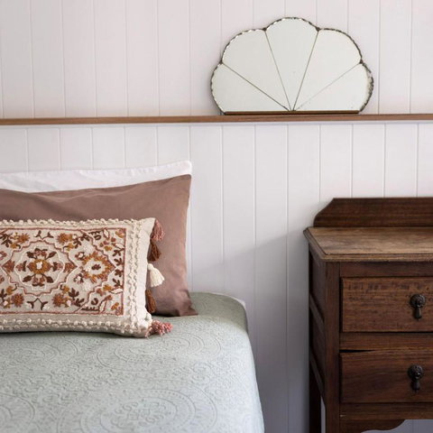 Back Beach Villa - Sunshine Coast Tourism 3