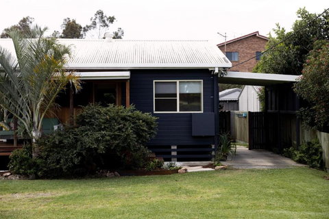 Back Beach Villa - Sunshine Coast Tourism 4