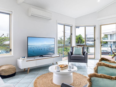 Baia Villa Air Con WiFi And Views Of Fingal Beach - Sunshine Coast Tourism 2
