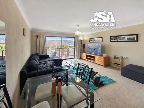 Balaton 2 - Sunshine Coast Tourism 0