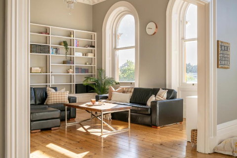 Bank On Ellen - Sunshine Coast Tourism 1