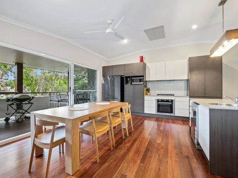 Banksia Beach House - Sunshine Coast Tourism 2