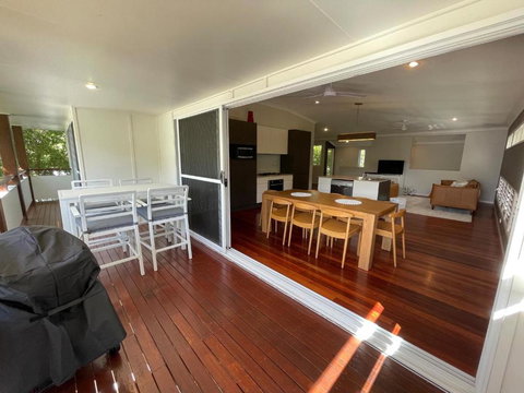 Banksia Beach House - Sunshine Coast Tourism 4