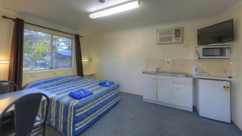 Barcaldine Caravan Park - Sunshine Coast Tourism 1