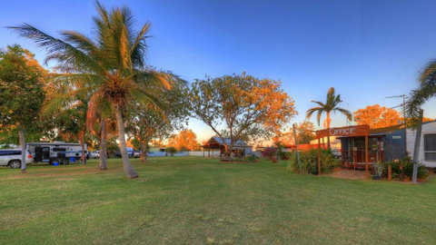 Barcaldine Caravan Park - Sunshine Coast Tourism 3