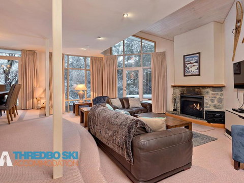 Baroness - Sunshine Coast Tourism 1