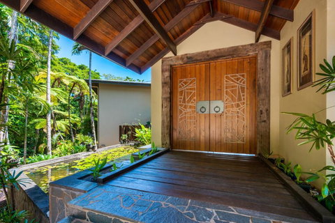 Barong Luxury Home Overlooking Cairns Unrivalled Privacy And Location Search Barongcairns - Sunshine Coast Tourism 4