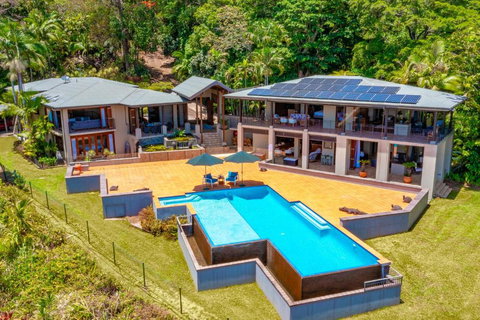 Barong Luxury Home Overlooking Cairns Unrivalled Privacy And Location Search Barongcairns - Sunshine Coast Tourism 2