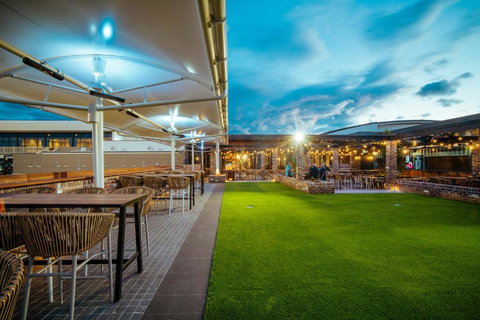 Barrack Point Holidays - Sunshine Coast Tourism 0