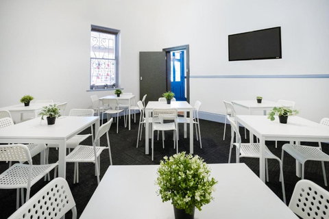 Base Camp Hostel - Sunshine Coast Tourism 3