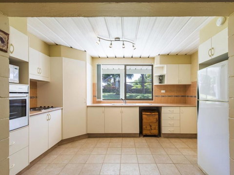 Bay Breeze - Sunshine Coast Tourism 2