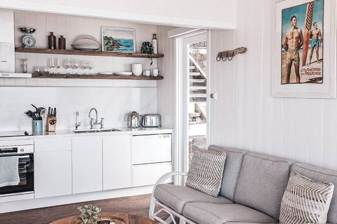 BAY PROPERTIES . Beach House Studio - Sunshine Coast Tourism 1