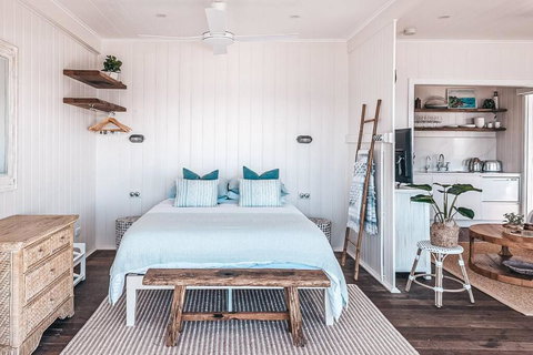 BAY PROPERTIES . Beach House Studio - Sunshine Coast Tourism 4