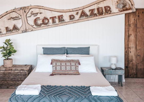 BAY PROPERTIES . Pacific Lodge Studio - Sunshine Coast Tourism 4