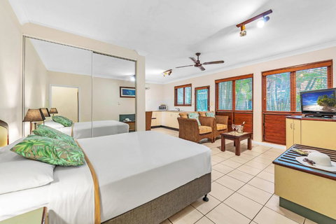 Bay Village Tropical Retreat & Apartments - Sunshine Coast Tourism 2