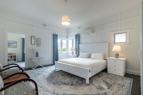 Bay Vista Cottage By The BnB Collection - Sunshine Coast Tourism 3