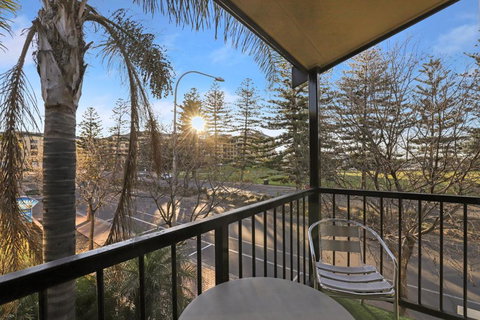 Bayview Apartments Glenelg - Sunshine Coast Tourism 1