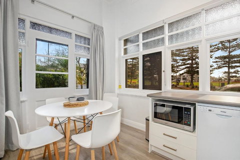 Bayview Apartments Glenelg - Sunshine Coast Tourism 2