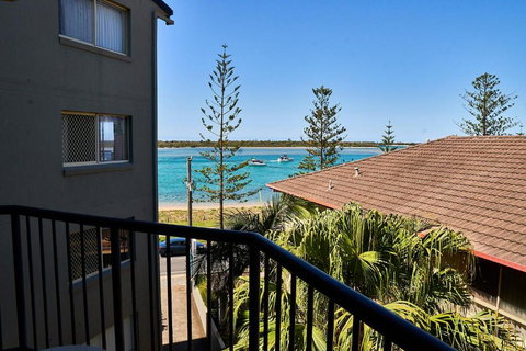 Bayview Beach Holiday Apartments - Sunshine Coast Tourism 4