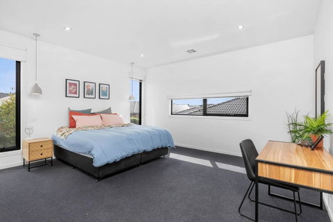 Bayview Luxe- Sleeping 14, Pet Friendly, Views- 4 Bedroom, Lounge With Sofa Beds - Sunshine Coast Tourism 1