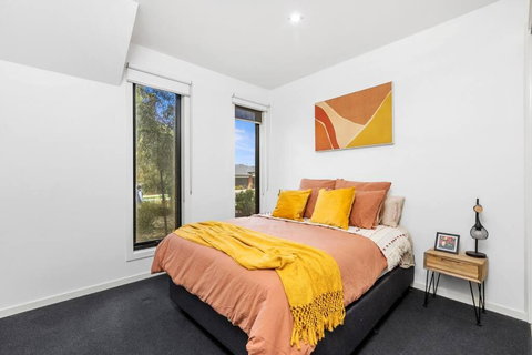 Bayview Luxe- Sleeping 14, Pet Friendly, Views- 4 Bedroom, Lounge With Sofa Beds - Sunshine Coast Tourism 3