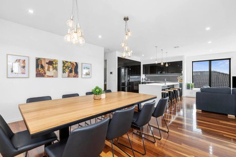 Bayview Luxe- Sleeping 14, Pet Friendly, Views- 4 Bedroom, Lounge With Sofa Beds - Sunshine Coast Tourism 4