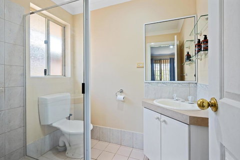 Bea-Vic Home. Your Home Away From Home. - Sunshine Coast Tourism 4