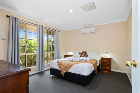 Bea-Vic Home. Your Home Away From Home. - Sunshine Coast Tourism 3