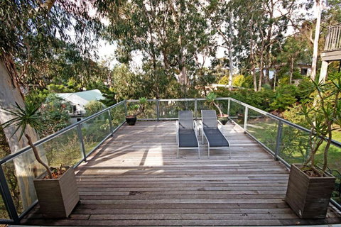 Beach Belle Lorne - Sunshine Coast Tourism 0